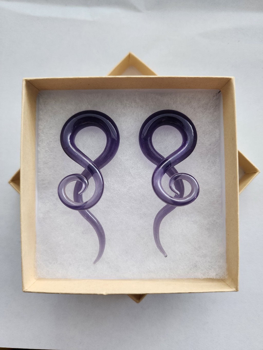 Purple Glass Twisting Hanger Plugs 1 Gauge 7mm Purple Glass Twisting Hanger Plugs 1 Gauge 7mm